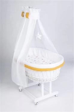 Mionido Stubenwagen Maxi Weiß Pyjamabär Gelb Mit Garnierung, Matratze Und Matratzenbezug