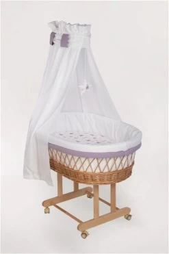 Mionido Stubenwagen Maxi Natur Pyjamabär Flieder Mit Garnierung, Matratze Und Matratzenbezug