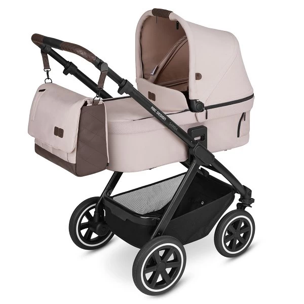 ABC Design Samba 2in1 Kinderwagen Bundle Berry Pure Mit Autositz, Wickeltasche, Fußsack Und Adapter 9 ABC Design Samba 2in1 Kinderwagen Bundle Berry Pure Mit Autositz, Wickeltasche, Fußsack Und Adapter – Bild 9