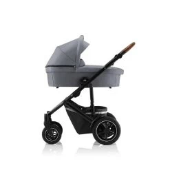 Britax Smile 3 Kinderwagen Frost Grey Essential Set GRATIS Babywanne 8 Britax Smile 3 Kinderwagen Frost Grey Essential Set GRATIS Babywanne -Geschäft Für Babyprodukte web version smile iii cognachandle frostgrey 01 hardcarrycot 2019 300dpi 1 1